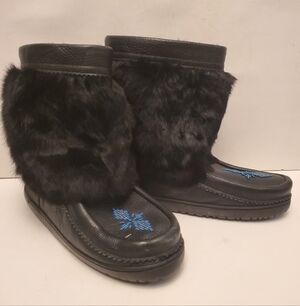 Manitobah Half Mukluks Black Leather And Rabbit
